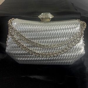 ALL GLAM! A Silver Clutch w/a Crystal Clasp & Durable Chain, w/a Crossbody Strap